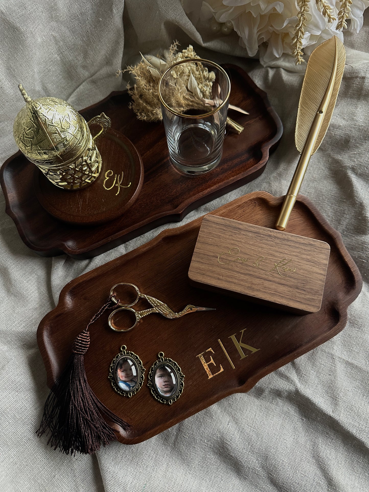 Verlobungstablett aus hochwertigem Nussholz Vintage