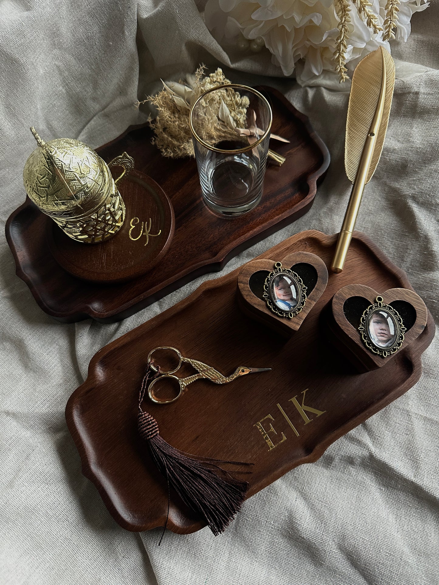 Verlobungstablett aus hochwertigem Nussholz Vintage