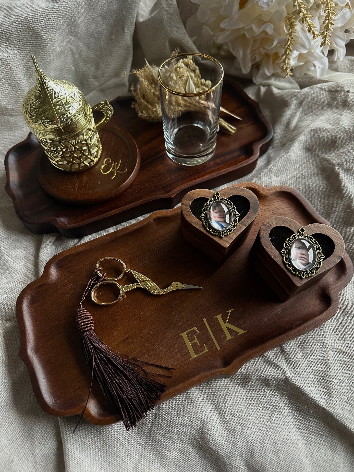 Verlobungstablett aus hochwertigem Nussholz Vintage