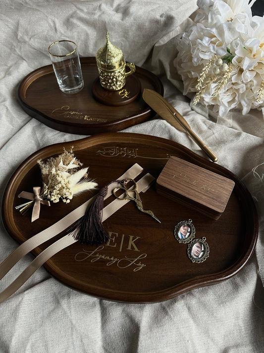 Verlobungstablett aus hochwertigem Nussholz
