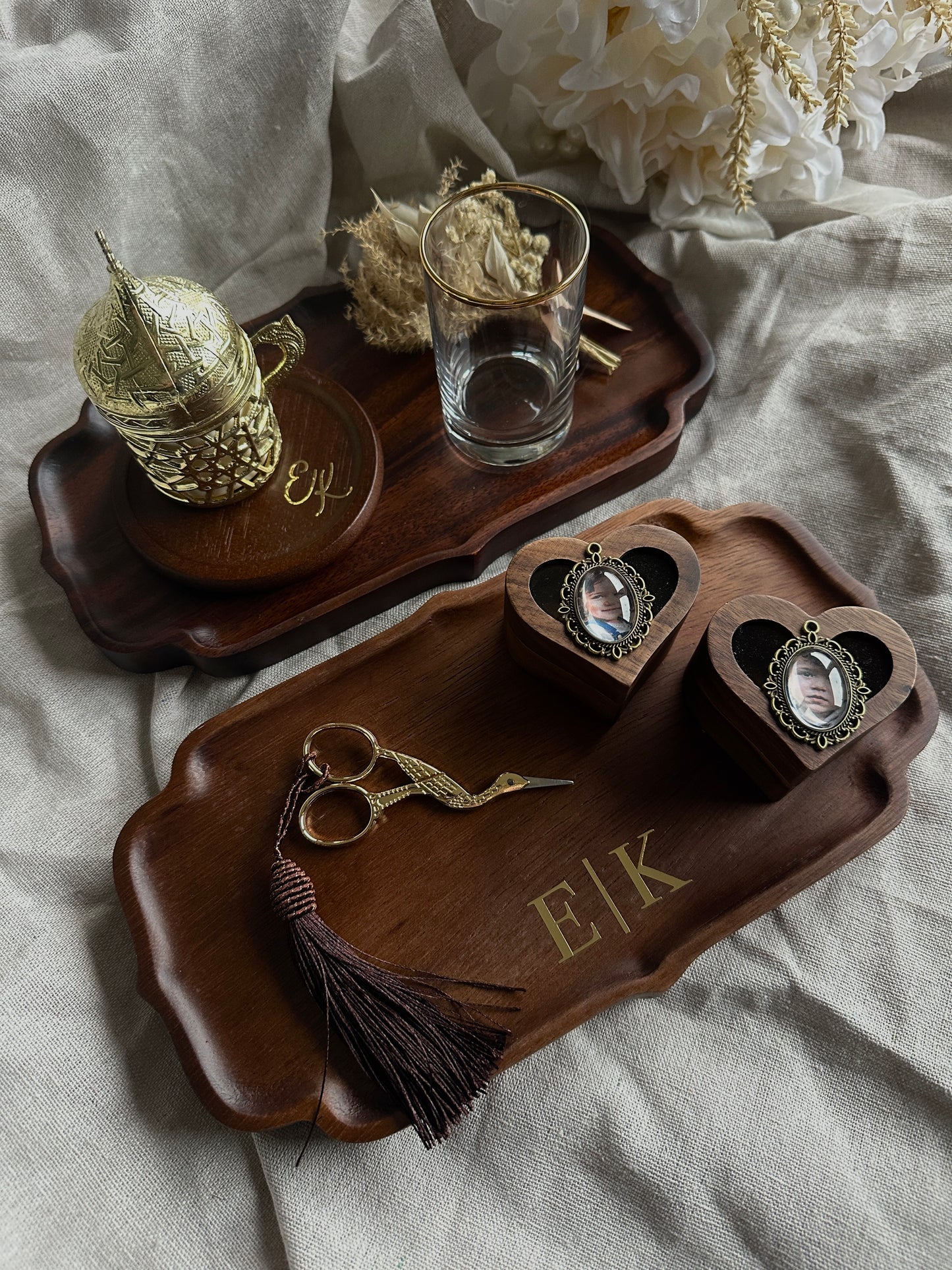 Verlobungstablett aus hochwertigem Nussholz Vintage