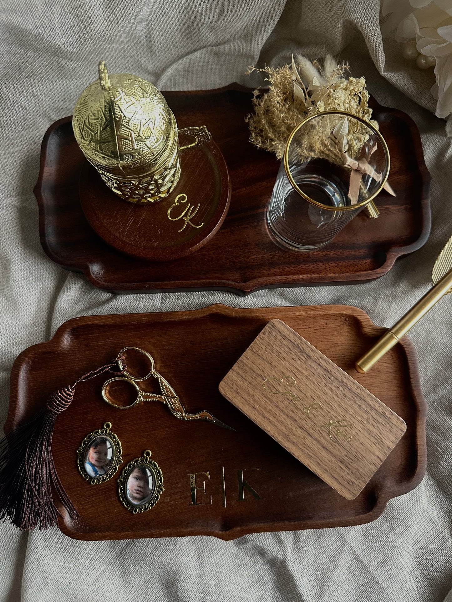 Verlobungstablett aus hochwertigem Nussholz Vintage