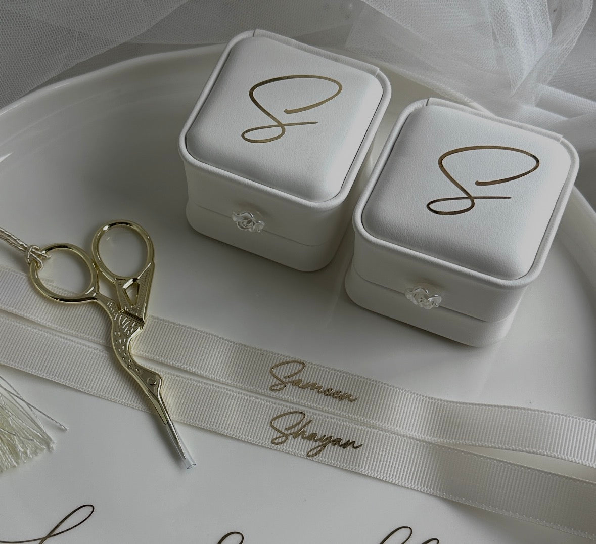 Schere & 2 Ringboxen