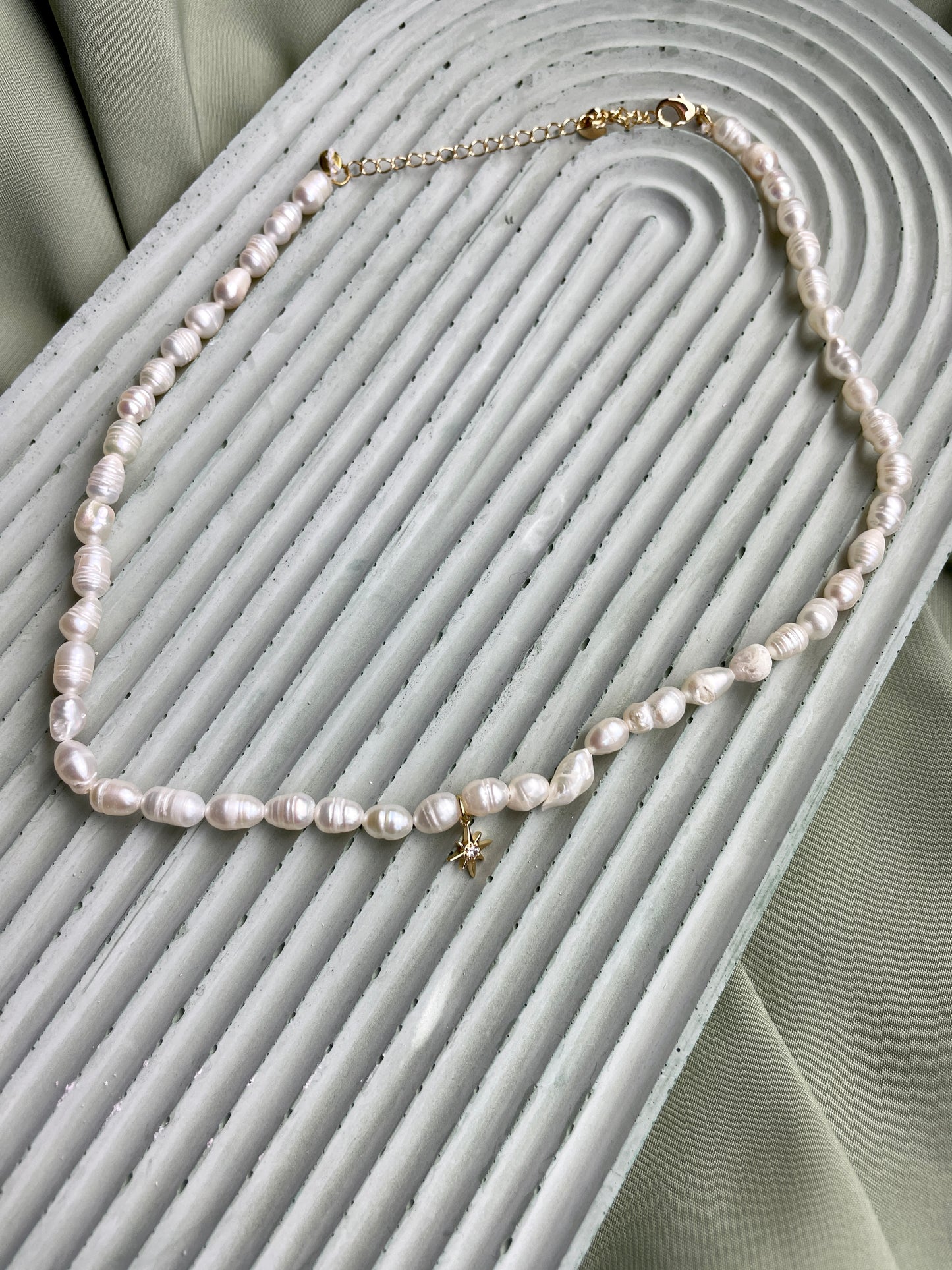 Larinae Kette Pearl